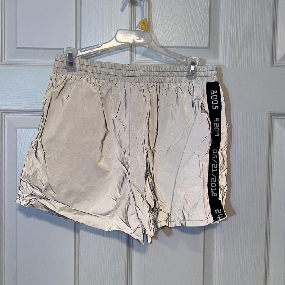 Shorts - Picture 3 of 3